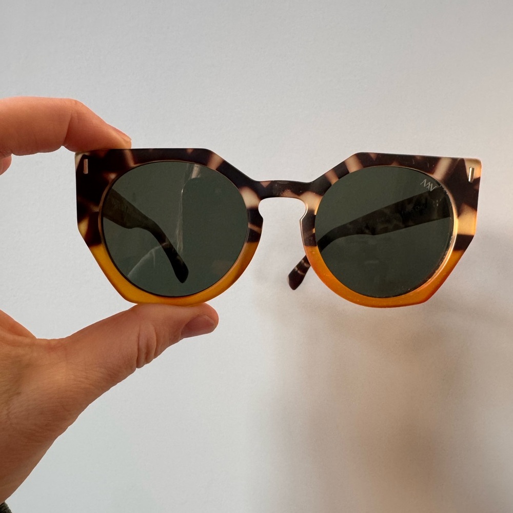 MATT&NAT MULE - LEOPARD ROUND SUNGLASSES - Picture 3 of 11